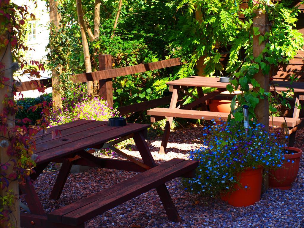 The Greyhound Inn Taunton Exterior photo